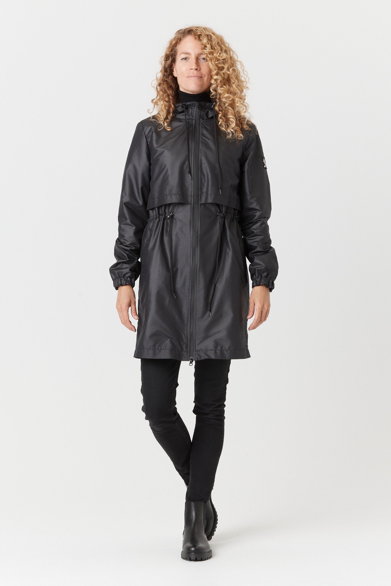Desloups manteau mi-saison imperméable urbain avec capuchon, ajusté pour femme.
