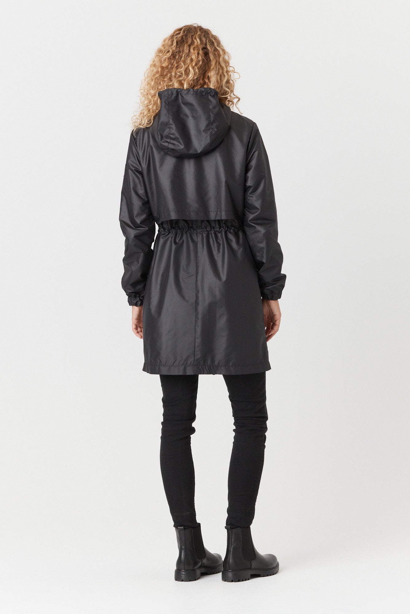 Desloups manteau mi-saison imperméable urbain avec capuchon, ajusté pour femme.