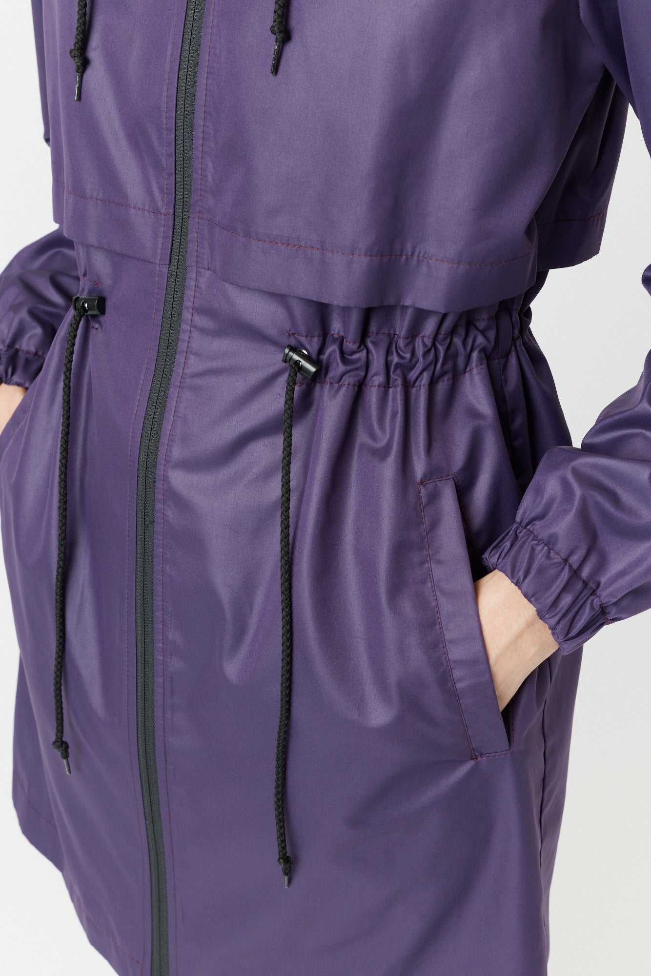 Desloups manteau mi-saison imperméable urbain avec capuchon, ajusté pour femme.
