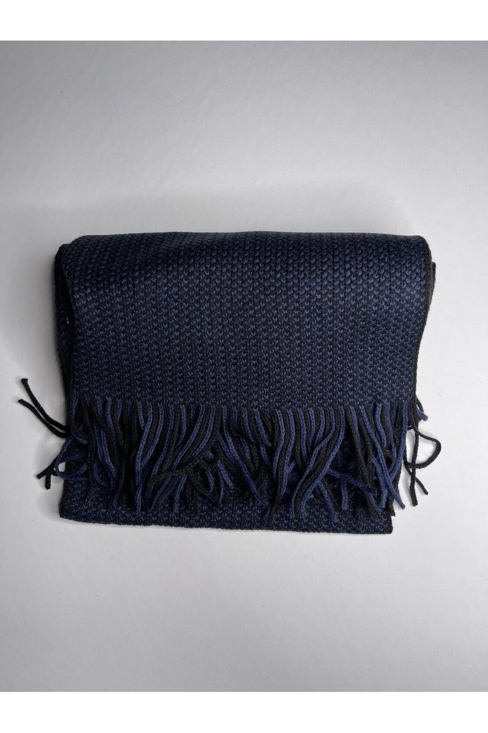 Men's rectangular knitted scarf
